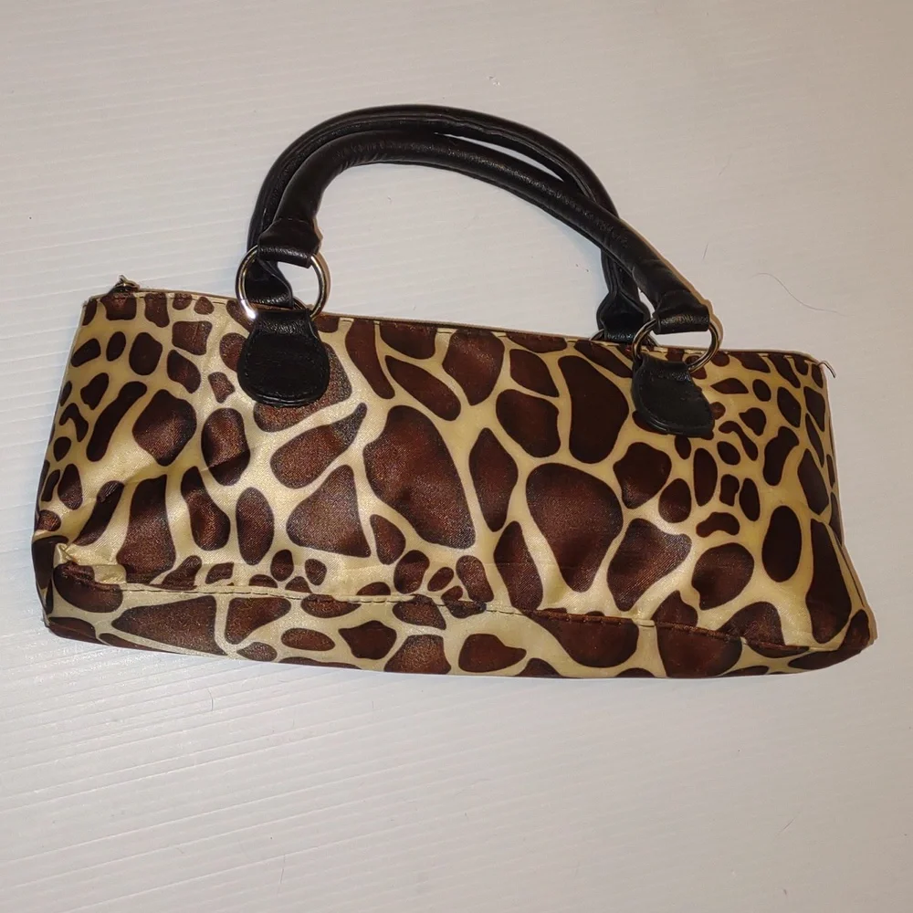 PRIMEWARE 🍷 Wine Clutch in Giraffe Print